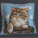 poduszka-z-kotem-reczny-haft.jpg